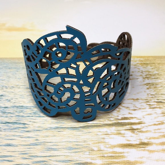 Hollow Laser Cut Blue Bracelet - Picture 8 of 8